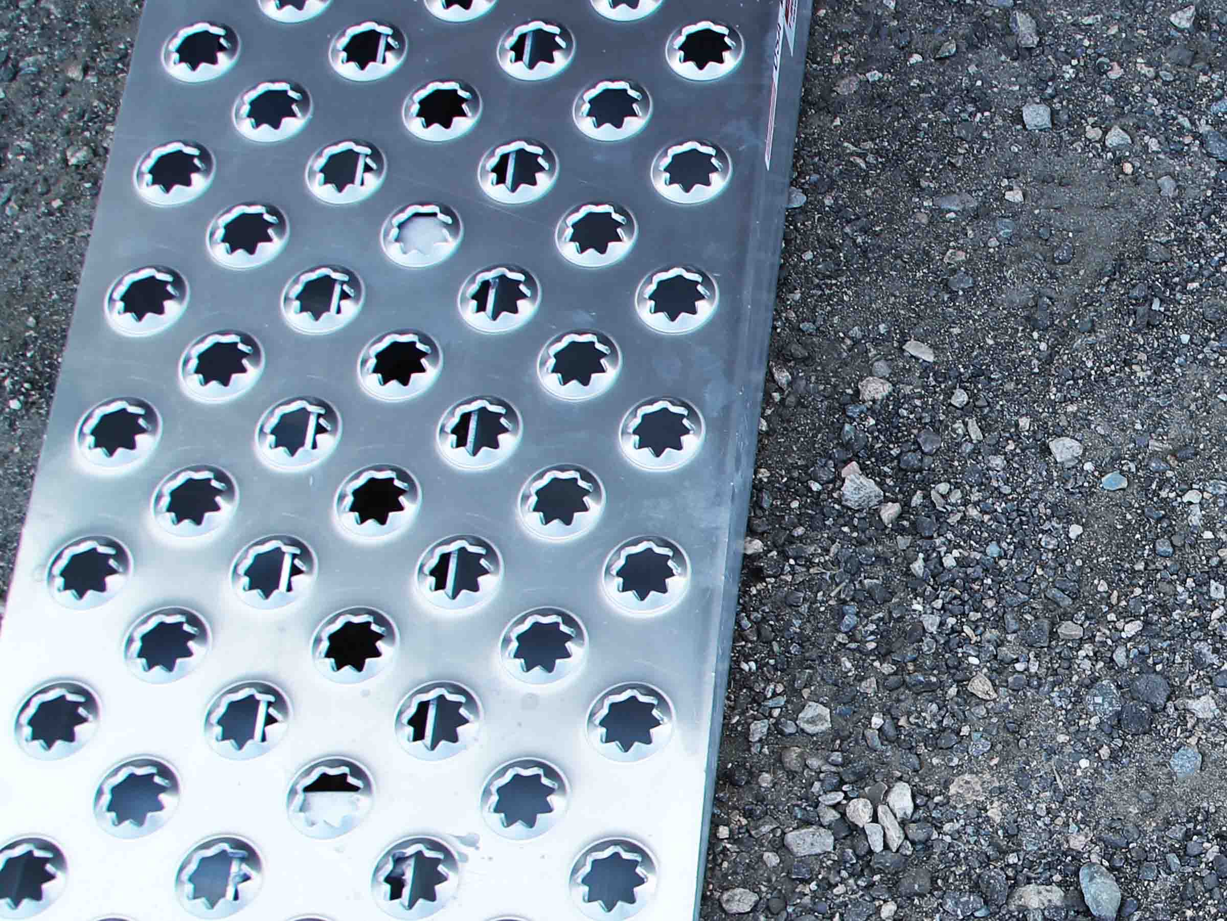 16″ x 48″ Aluminum Punch Plate Wedge (2 Ramp Set) - Image 4